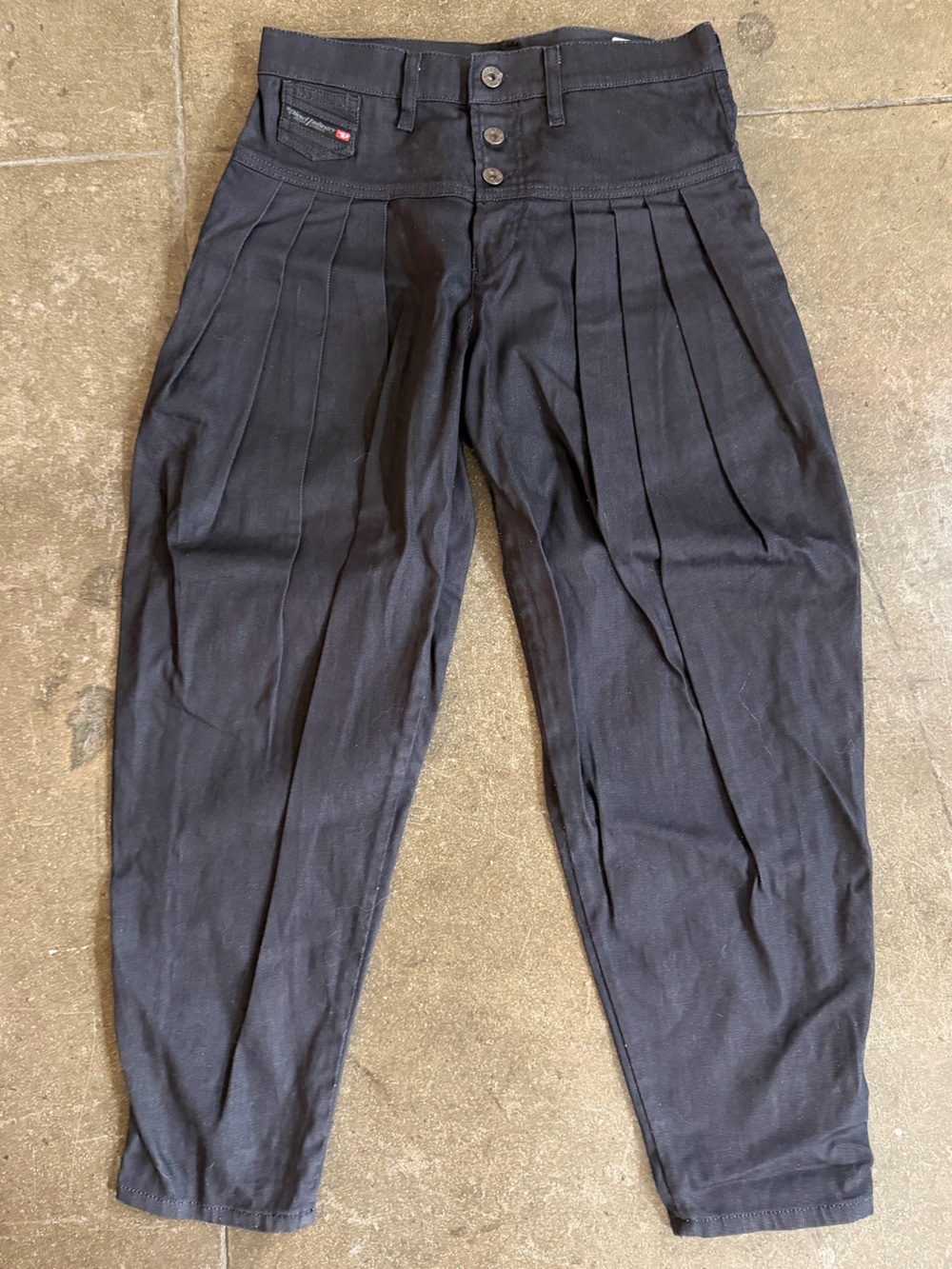 Vintage Diesel high waist pleated balloon leg jeans 29W 32L